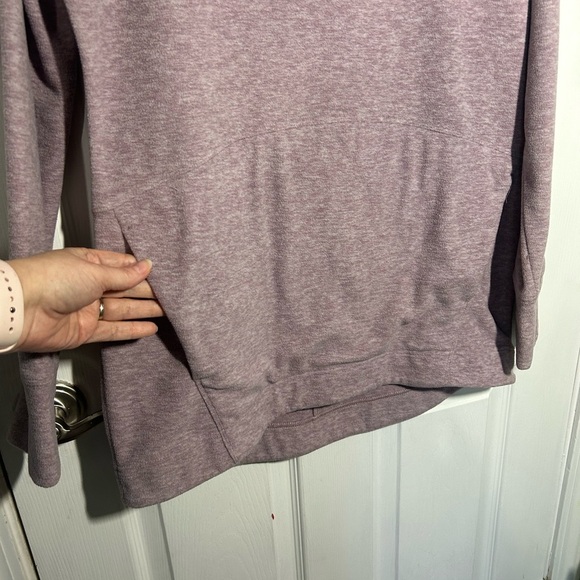 Duluth Trading Company Fleece Pullover. Heather purple. Front pouch, thumb holes - Picture 4 of 10